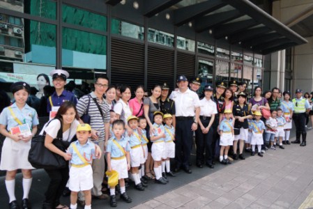 長幼齊心宣傳長者行人道路安全 - 相片1
