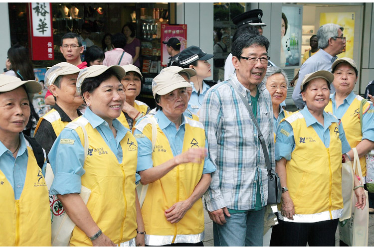 First-ever partnership on elderly pedestrian safety between RSC and District Councils - photo 4