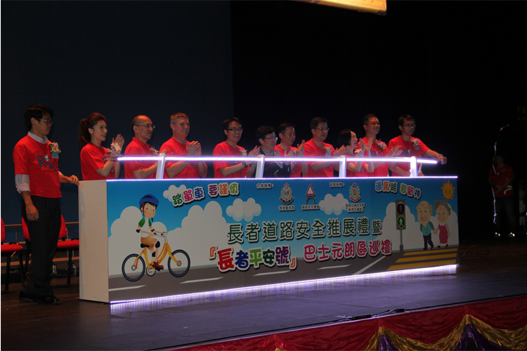 Bus parade brings road safety message to the elderly - photo 3