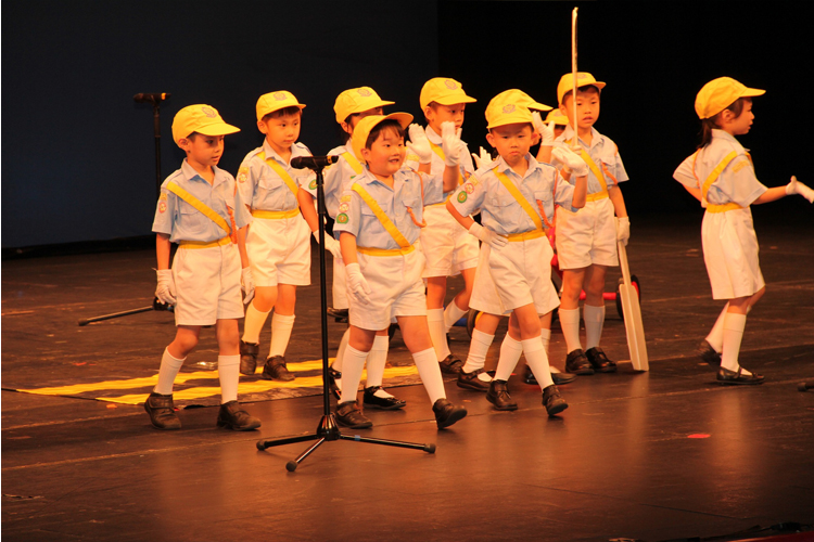 Bus parade brings road safety message to the elderly - photo 4