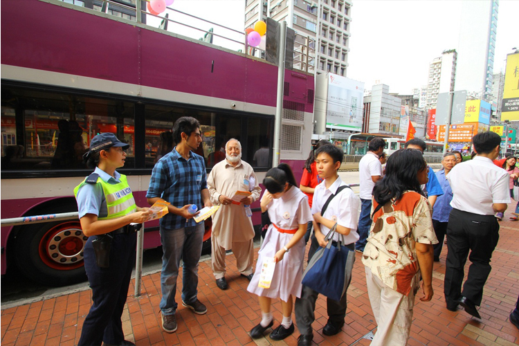 Bus parade brings road safety message to the elderly - photo 6