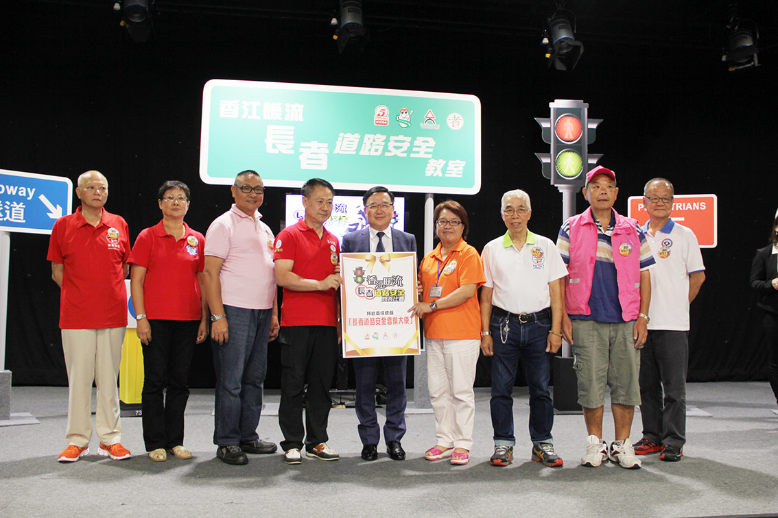 Elderly Pedestrian Road Safety Happy Classroom - Photo8